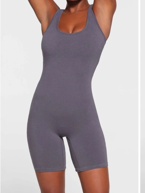SKIMS Pants - Skims NEW outdoor mid thigh bodysuit $80 MSRP Size xs